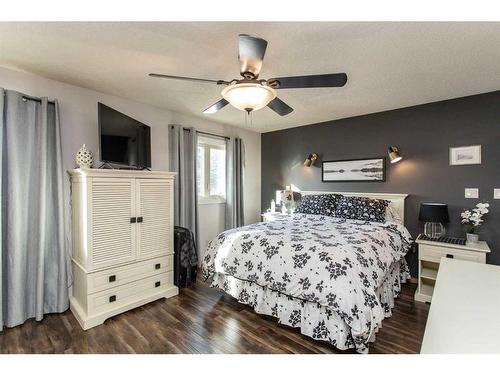 32 Drake Close, Red Deer, AB - Indoor Photo Showing Bedroom