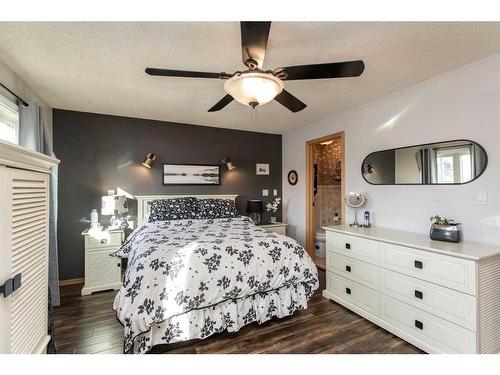 32 Drake Close, Red Deer, AB - Indoor Photo Showing Bedroom