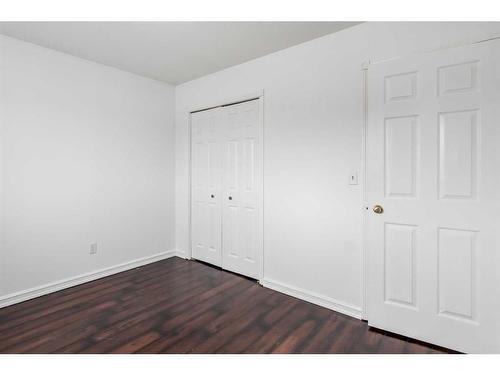 5-5323 Lakeshore Drive, Sylvan Lake, AB - Indoor Photo Showing Other Room