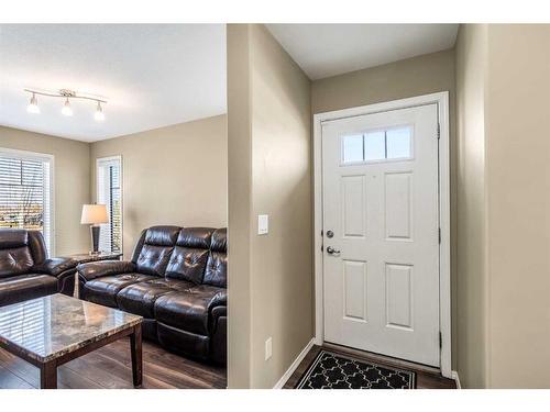 2205-30 Carleton Avenue, Red Deer, AB - Indoor Photo Showing Living Room