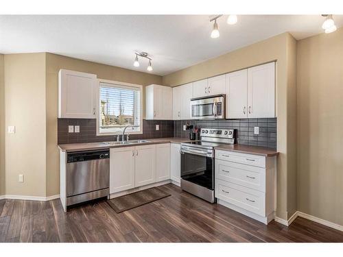 2205-30 Carleton Avenue, Red Deer, AB - Indoor Photo Showing Kitchen With Double Sink