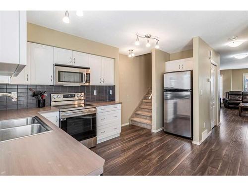 2205-30 Carleton Avenue, Red Deer, AB - Indoor Photo Showing Kitchen With Double Sink