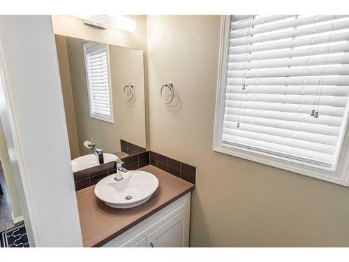 2205-30 Carleton Avenue, Red Deer, AB - Indoor Photo Showing Bathroom