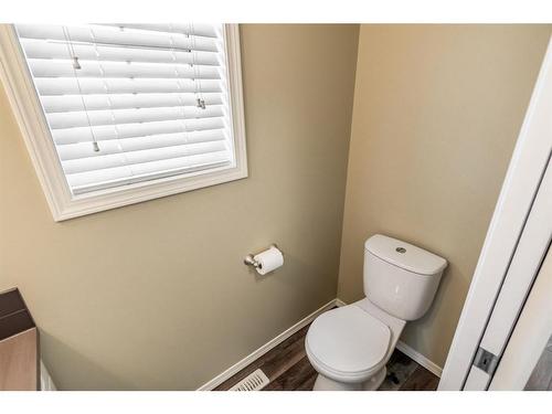 2205-30 Carleton Avenue, Red Deer, AB - Indoor Photo Showing Bathroom