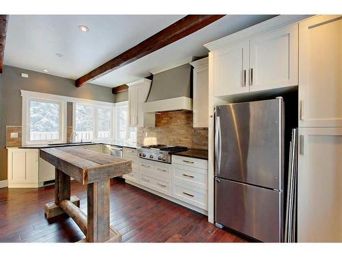 6725 40 Avenue, Red Deer, AB - Indoor Photo Showing Kitchen With Stainless Steel Kitchen With Upgraded Kitchen