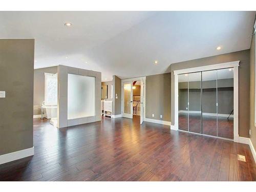 6725 40 Avenue, Red Deer, AB - Indoor Photo Showing Living Room