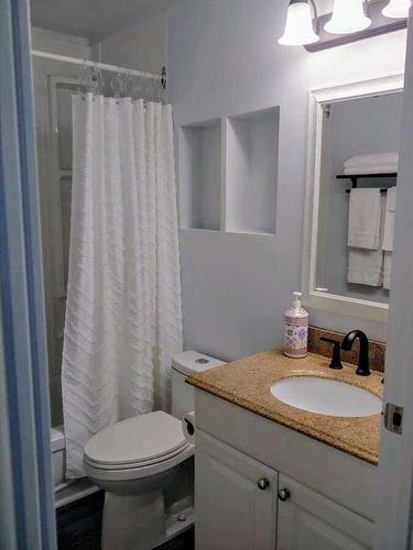 93 Aspen Crescent Se, Airdrie, AB - Indoor Photo Showing Bathroom