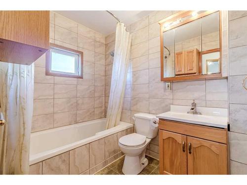 35175 Range Road 230, Rural Red Deer County, AB - Indoor Photo Showing Bathroom