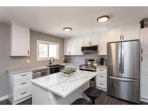 5610 54 Avenue, Lacombe, AB - Indoor Photo Showing Kitchen With Stainless Steel Kitchen