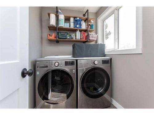 5610 54 Avenue, Lacombe, AB - Indoor Photo Showing Laundry Room