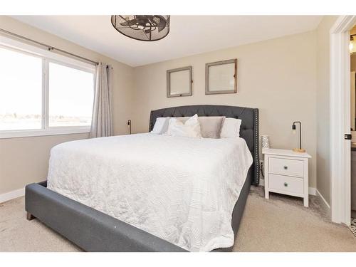 144 Hampton Crescent, Sylvan Lake, AB - Indoor Photo Showing Bedroom