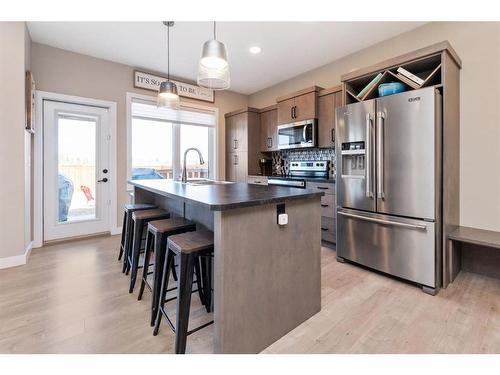 144 Hampton Crescent, Sylvan Lake, AB - Indoor Photo Showing Kitchen With Upgraded Kitchen
