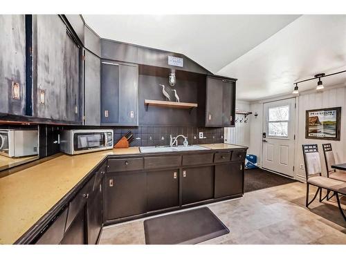 5043 48 Street, Sylvan Lake, AB - Indoor Photo Showing Kitchen