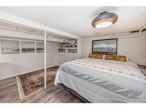 5043 48 Street, Sylvan Lake, AB - Indoor Photo Showing Bedroom