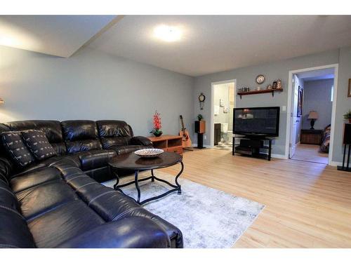 60 Van Slyke Way, Red Deer, AB - Indoor Photo Showing Living Room