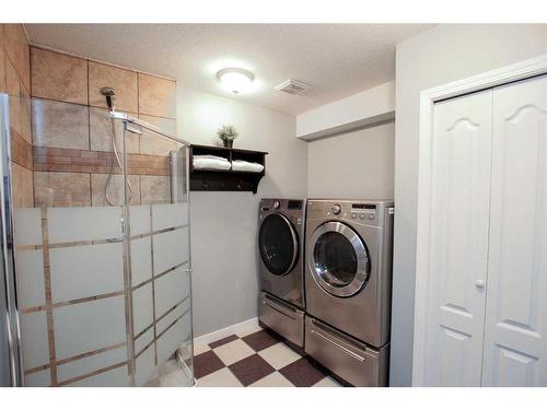 60 Van Slyke Way, Red Deer, AB - Indoor Photo Showing Laundry Room