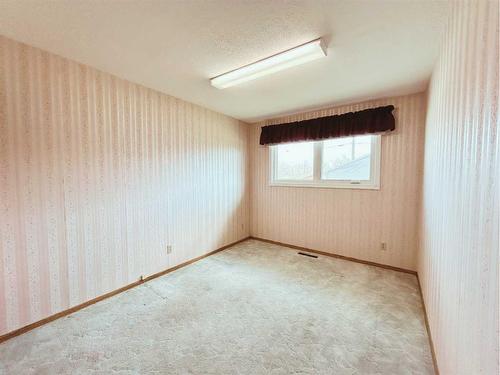 5719 40 Avenue, Stettler, AB - Indoor Photo Showing Other Room