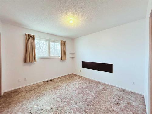 5719 40 Avenue, Stettler, AB - Indoor Photo Showing Other Room