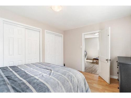 34551 Range Road 12, Rural Red Deer County, AB - Indoor Photo Showing Bedroom