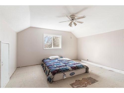 34551 Range Road 12, Rural Red Deer County, AB - Indoor Photo Showing Bedroom
