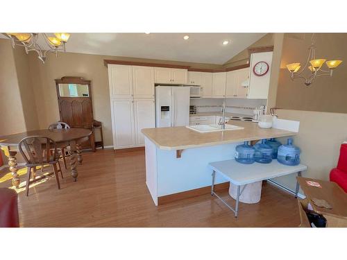 10-5202 Farrell Avenue, Red Deer, AB - Indoor Photo Showing Kitchen