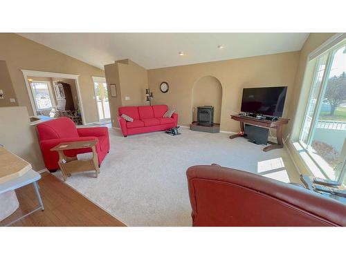10-5202 Farrell Avenue, Red Deer, AB - Indoor Photo Showing Living Room