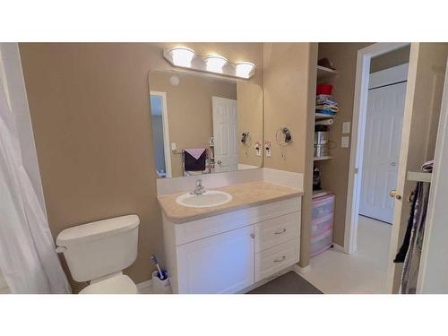 10-5202 Farrell Avenue, Red Deer, AB - Indoor Photo Showing Bathroom