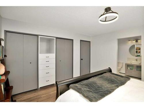4820 44 Street, Innisfail, AB - Indoor Photo Showing Bedroom
