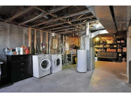 4820 44 Street, Innisfail, AB - Indoor Photo Showing Laundry Room