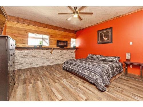 392066 6-0 Range Road, Rural Clearwater County, AB - Indoor Photo Showing Bedroom