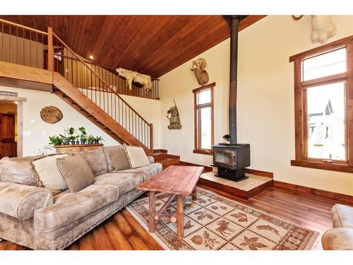 392066 6-0 Range Road, Rural Clearwater County, AB - Indoor Photo Showing Living Room