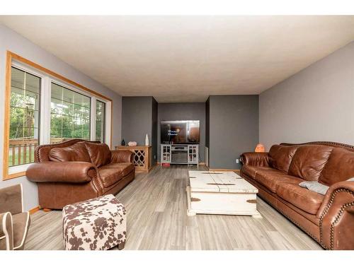 25-22459 530 Township, Rural Strathcona County, AB - Indoor Photo Showing Living Room