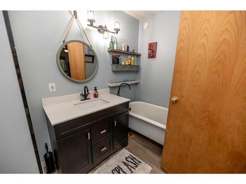 25-22459 530 Township, Rural Strathcona County, AB - Indoor Photo Showing Bathroom