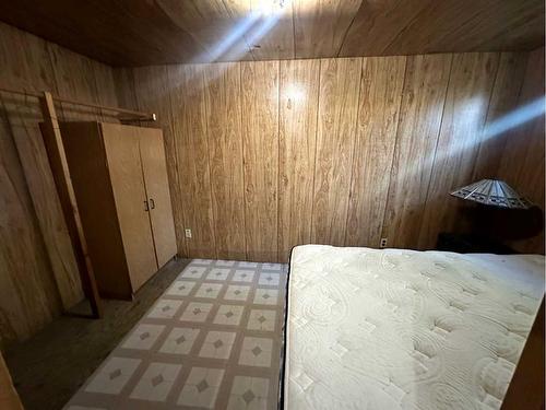 5303 51 Street, Mirror, AB - Indoor Photo Showing Bedroom