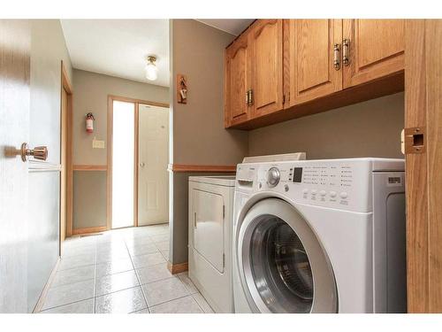 37 Morning Meadows Drive, Rural Ponoka County, AB - Indoor Photo Showing Laundry Room