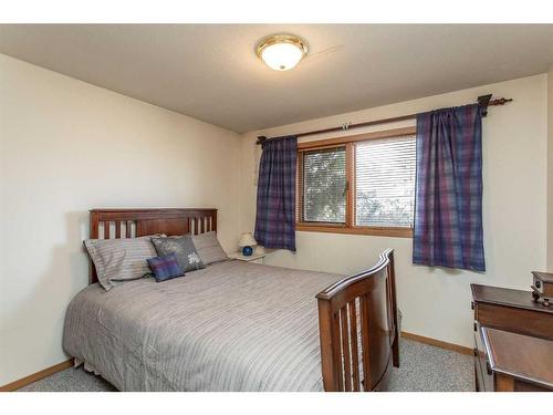 37 Morning Meadows Drive, Rural Ponoka County, AB - Indoor Photo Showing Bedroom