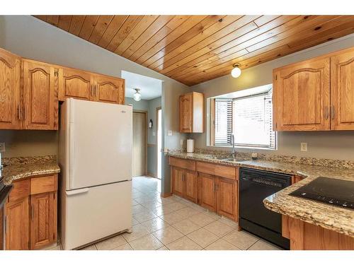 37 Morning Meadows Drive, Rural Ponoka County, AB - Indoor Photo Showing Kitchen With Double Sink
