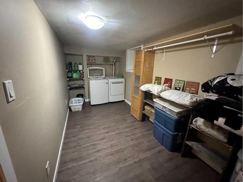 4926 49 Avenue, Bentley, AB - Indoor Photo Showing Laundry Room