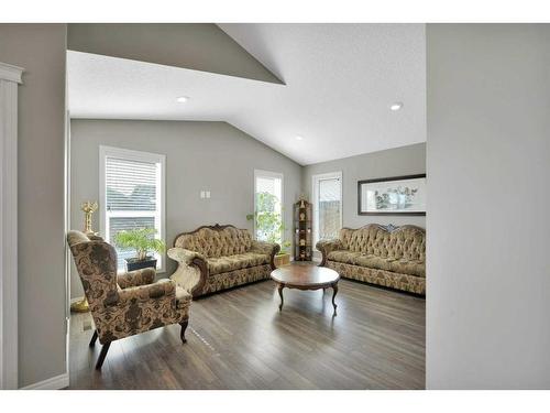 81 Turner Crescent, Red Deer, AB - Indoor Photo Showing Living Room