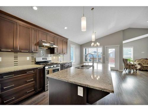 81 Turner Crescent, Red Deer, AB - Indoor Photo Showing Kitchen With Double Sink With Upgraded Kitchen
