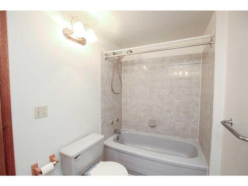 22-10 Fairbank Road, Red Deer, AB - Indoor Photo Showing Bathroom