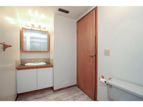 22-10 Fairbank Road, Red Deer, AB - Indoor Photo Showing Bathroom