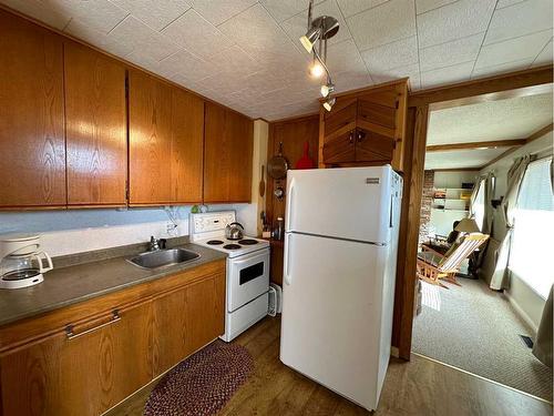 36104B Range Road 250, Rural Red Deer County, AB - Indoor Photo Showing Kitchen