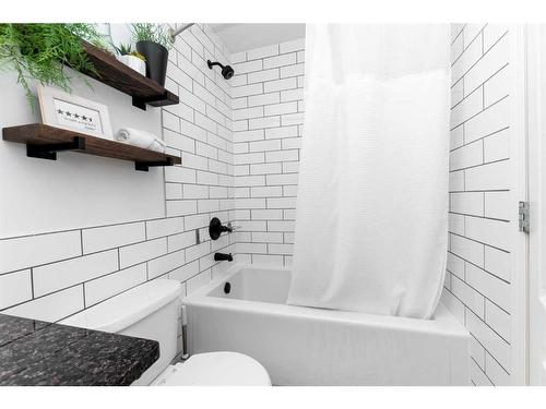 53 Leung Close, Red Deer, AB - Indoor Photo Showing Bathroom