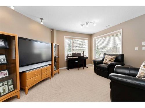 53 Leung Close, Red Deer, AB - Indoor Photo Showing Living Room