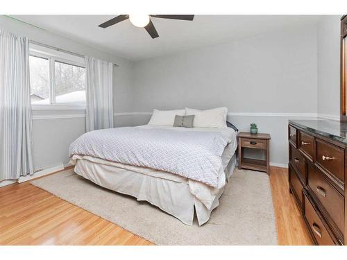 30 College Park Close, Red Deer, AB - Indoor Photo Showing Bedroom
