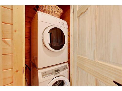 141B-10032 Township Road 422, Rural Ponoka County, AB - Indoor Photo Showing Laundry Room