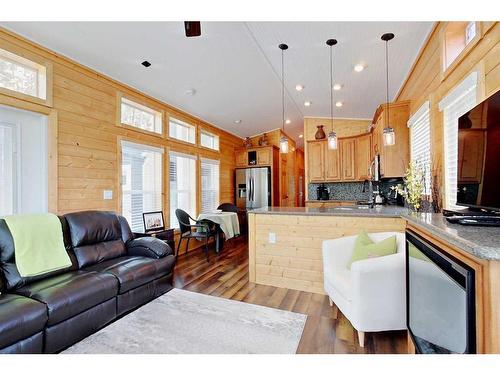 141B-10032 Township Road 422, Rural Ponoka County, AB - Indoor Photo Showing Living Room