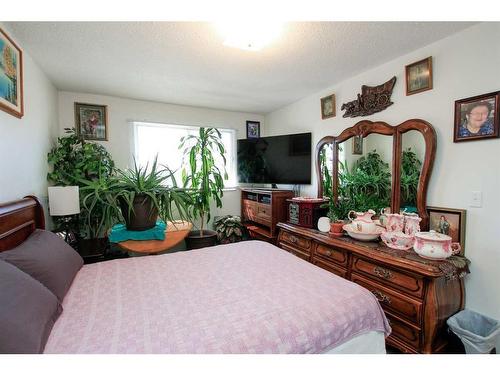 3813 50A Street, Red Deer, AB - Indoor Photo Showing Bedroom