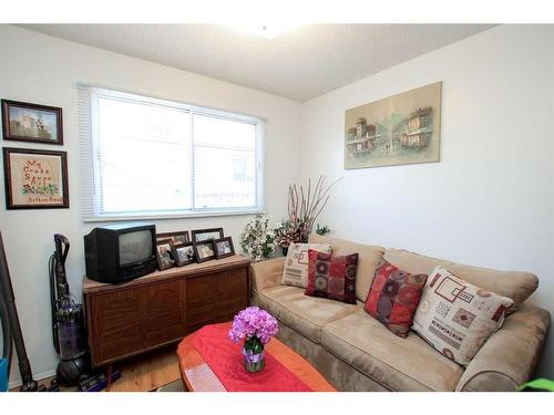 3813 50A Street, Red Deer, AB - Indoor Photo Showing Living Room